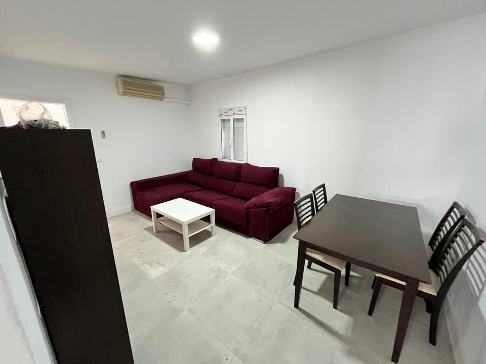 Lounge or bar, Dining area, air conditioner