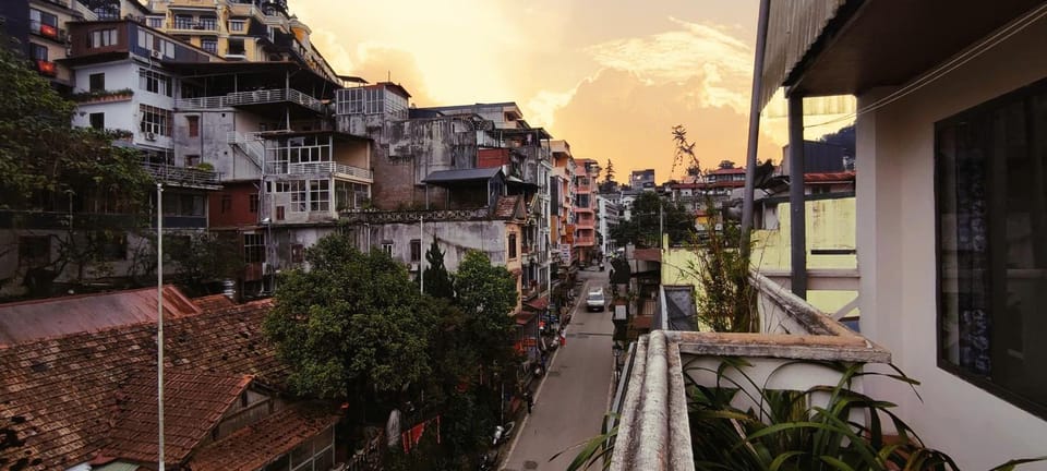 Neighbourhood, Balcony/Terrace, City view, Street view