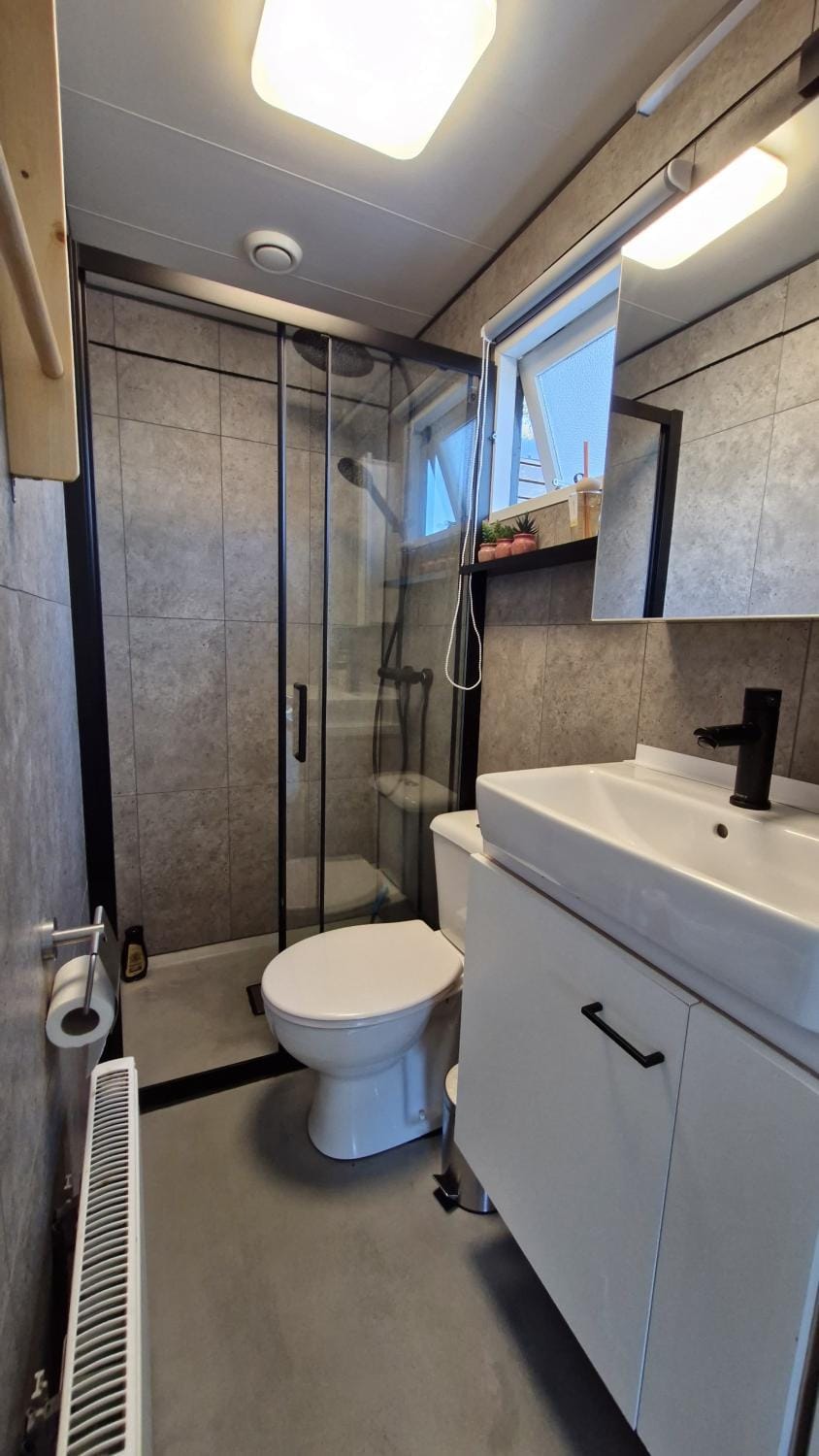 Shower, Toilet, Bathroom