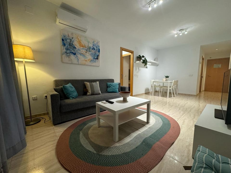 Living room, Seating area, Dining area, air conditioner