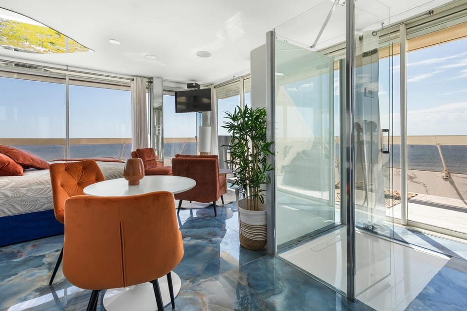 View (from property/room), Living room, Seating area