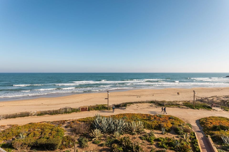Elixir Heliopolis Seafront Apartment with Large Panoramic Terrace Apartment in Agde