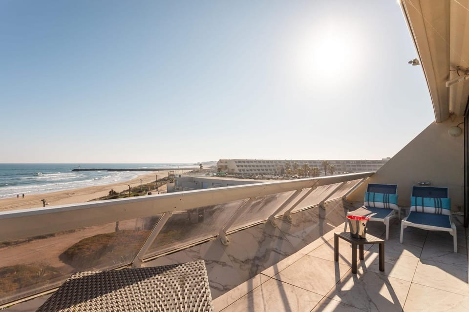 Elixir Heliopolis Seafront Apartment with Large Panoramic Terrace Apartment in Agde