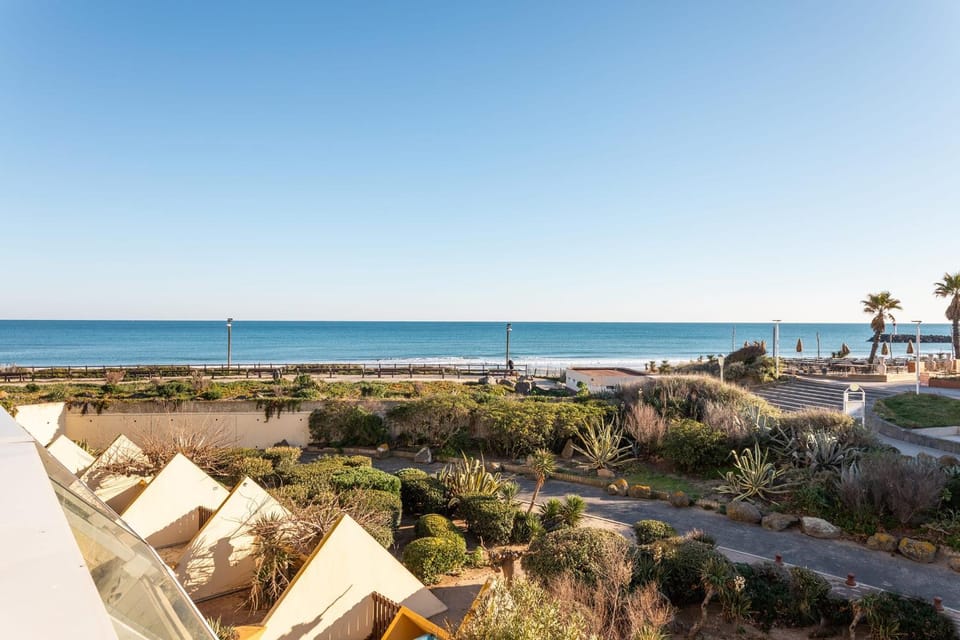 Blue Horizon Heliopolis Sea View Apartment in the Naturist Village Apartment in Agde