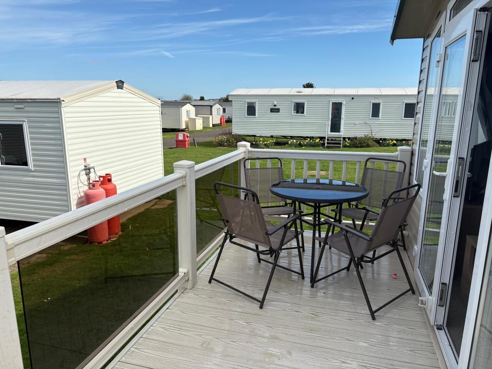 Haven allhallows, Sleeps 8, free WiFi, Air con Campground/ 
RV Resort in Allhallows