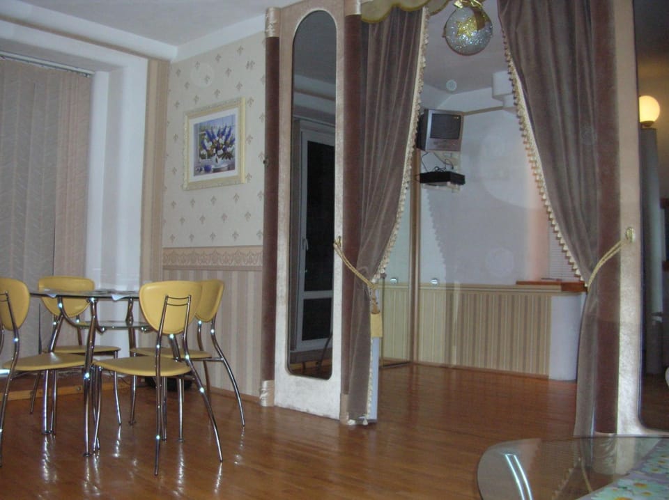 Центр Вінниці, Архітектора Артинова 55, SKY PARK, суд, військовий госпіталь, центральний парк, музична школа Apartment in Ukraine