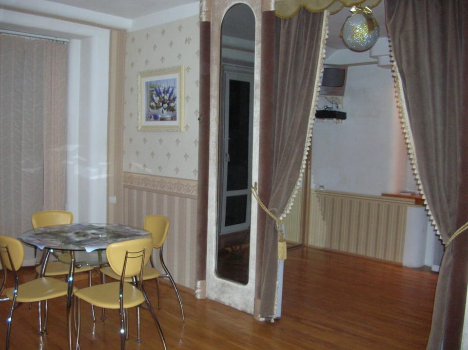 Центр Вінниці, Архітектора Артинова 55, SKY PARK, суд, військовий госпіталь, центральний парк, музична школа Apartment in Ukraine