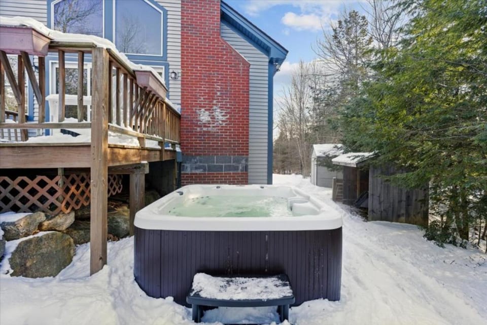 Mountain View Home with Hot Tub Apartment in Conway