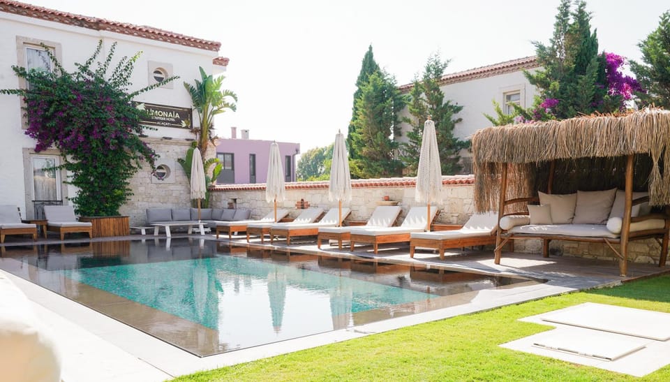 Property building, Swimming pool