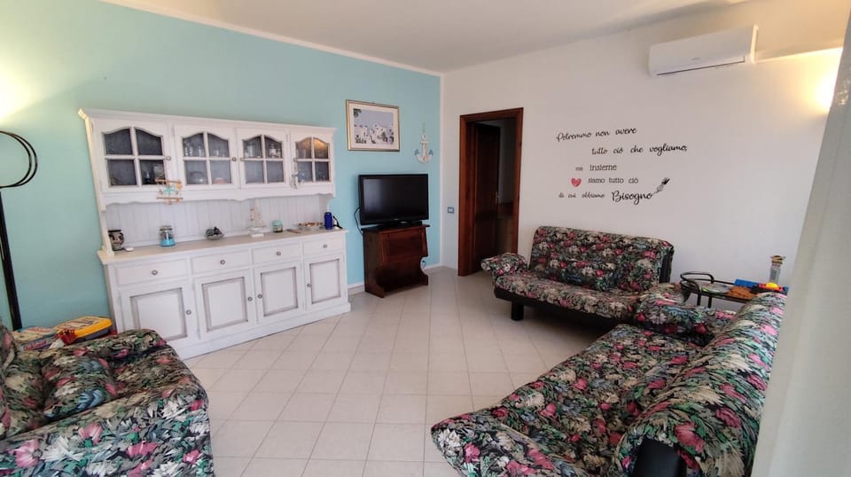 TV and multimedia, Living room, Seating area, air conditioner