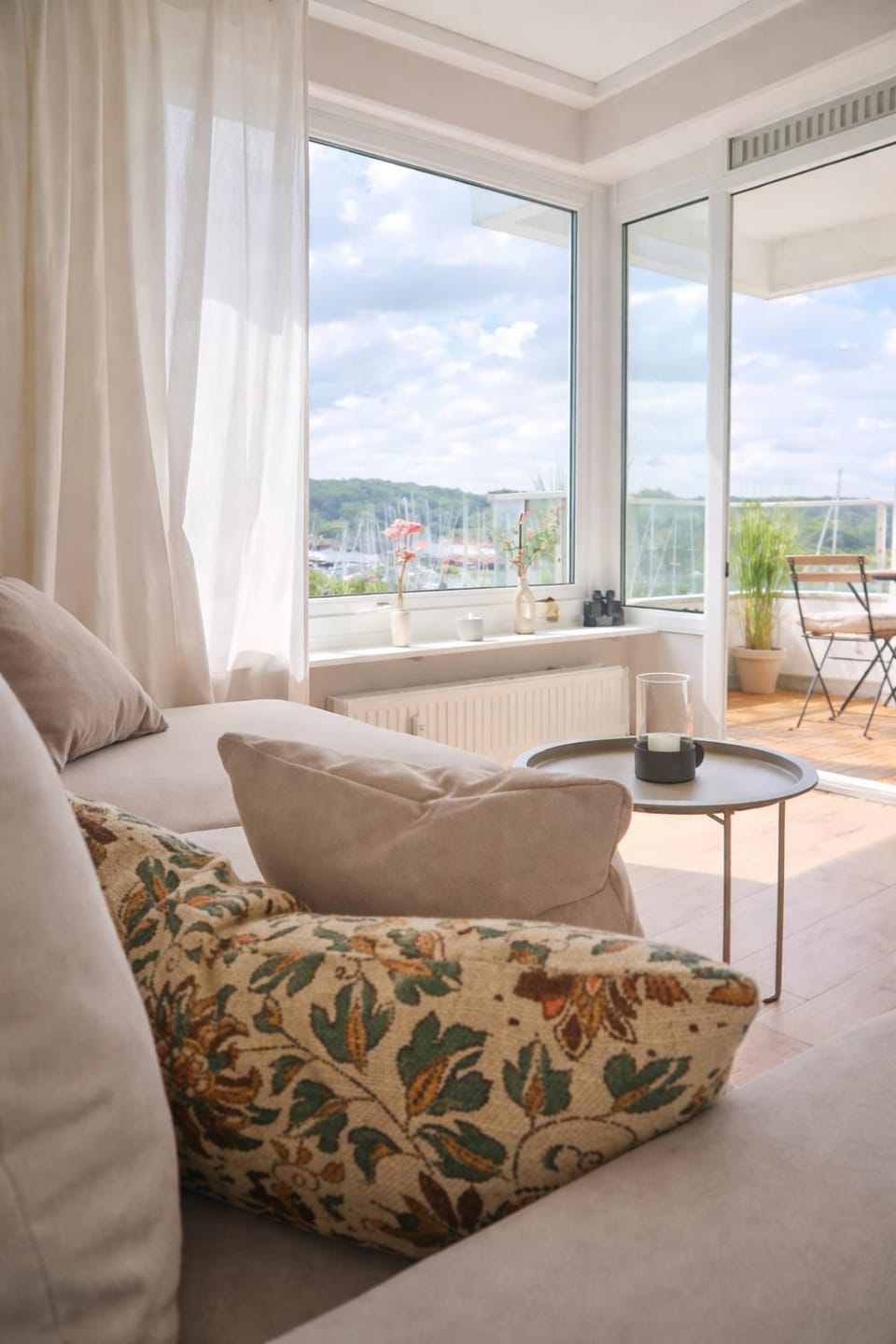 Natural landscape, View (from property/room), Balcony/Terrace, Living room, Seating area