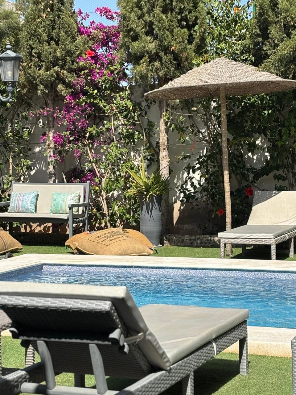 Swimming pool, sunbed