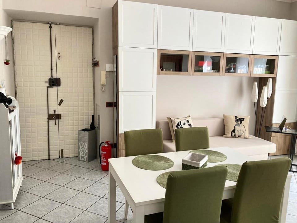 Communal lounge/ TV room, Dining area, Lunch
