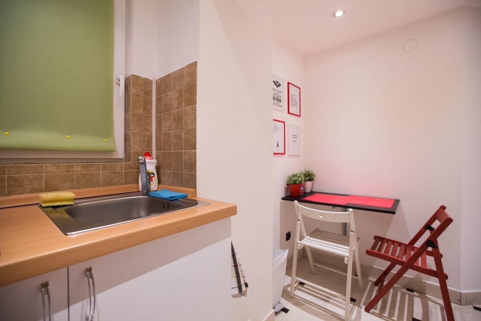 Kitchen or kitchenette