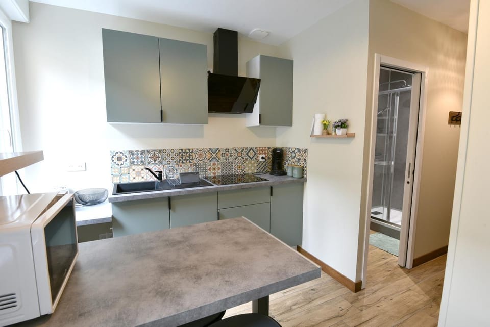 Kitchen or kitchenette, stove