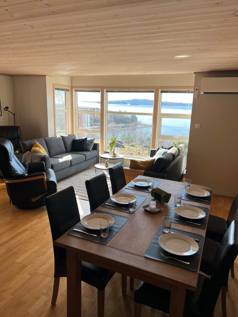 Living room, Dining area