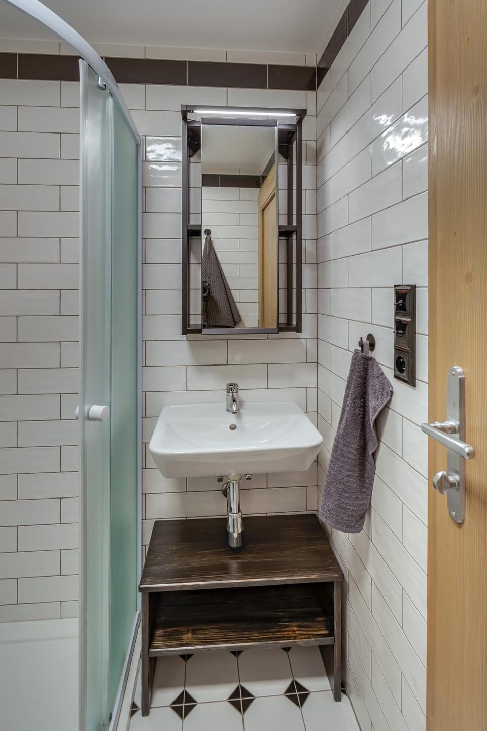 Shower, towels
