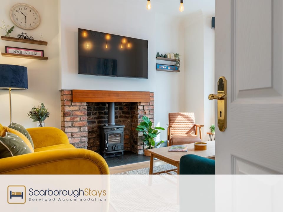 TV and multimedia, Living room, Seating area, Evening entertainment