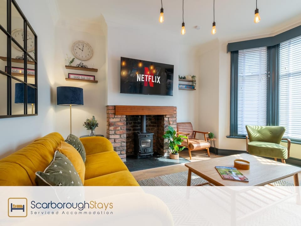 TV and multimedia, Living room, Seating area, Evening entertainment