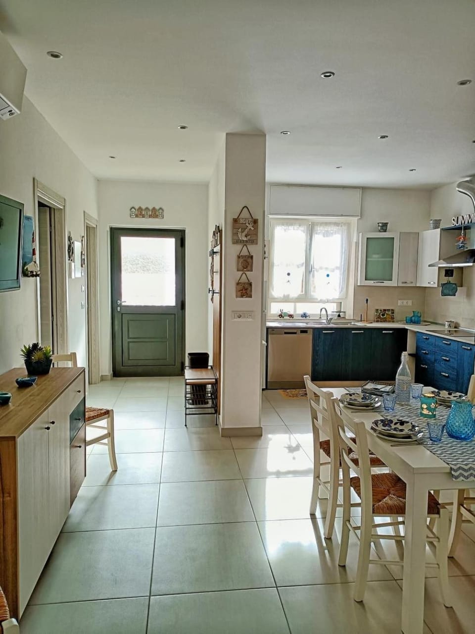 Living room, Dining area