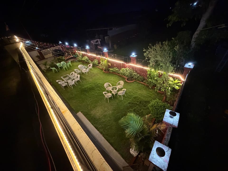 Night, Garden view