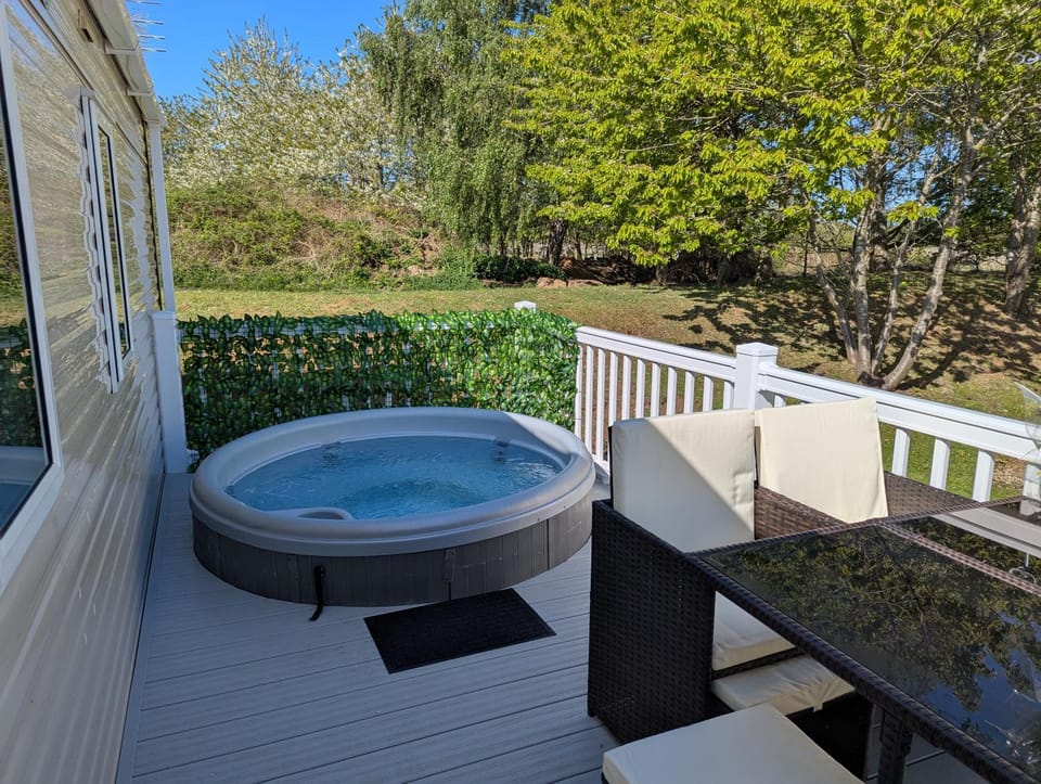 Natural landscape, Hot Tub, View (from property/room), Balcony/Terrace, Garden view