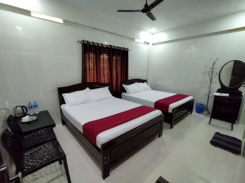 Bed, TV and multimedia, Photo of the whole room, Bedroom, fireplace
