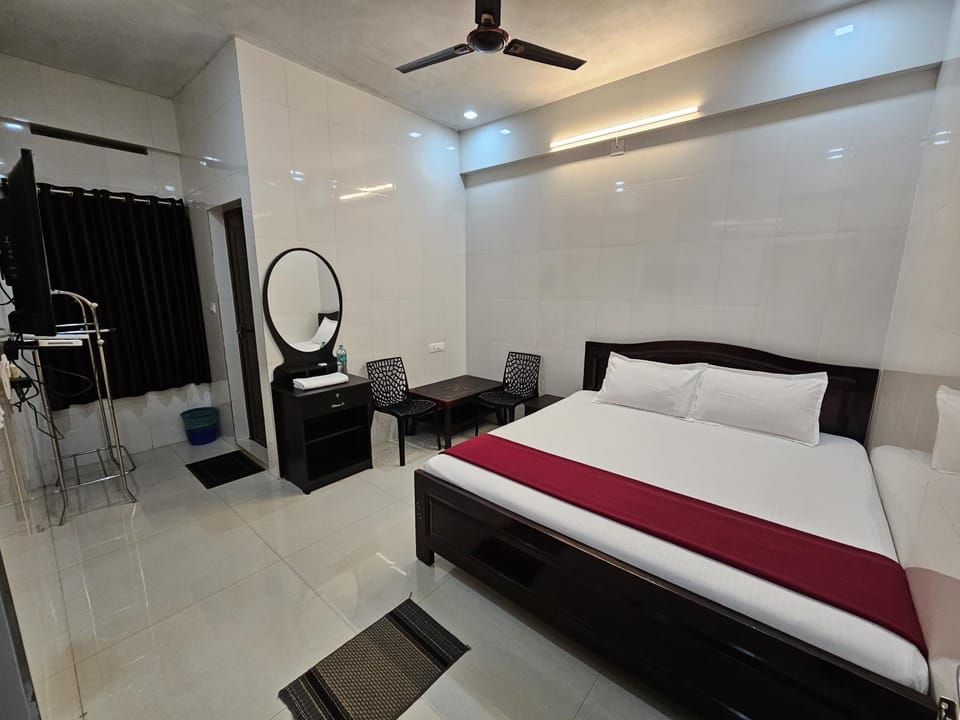 Bed, TV and multimedia, Photo of the whole room, Bedroom, wardrobe