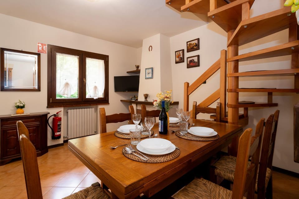 Living room, Dining area