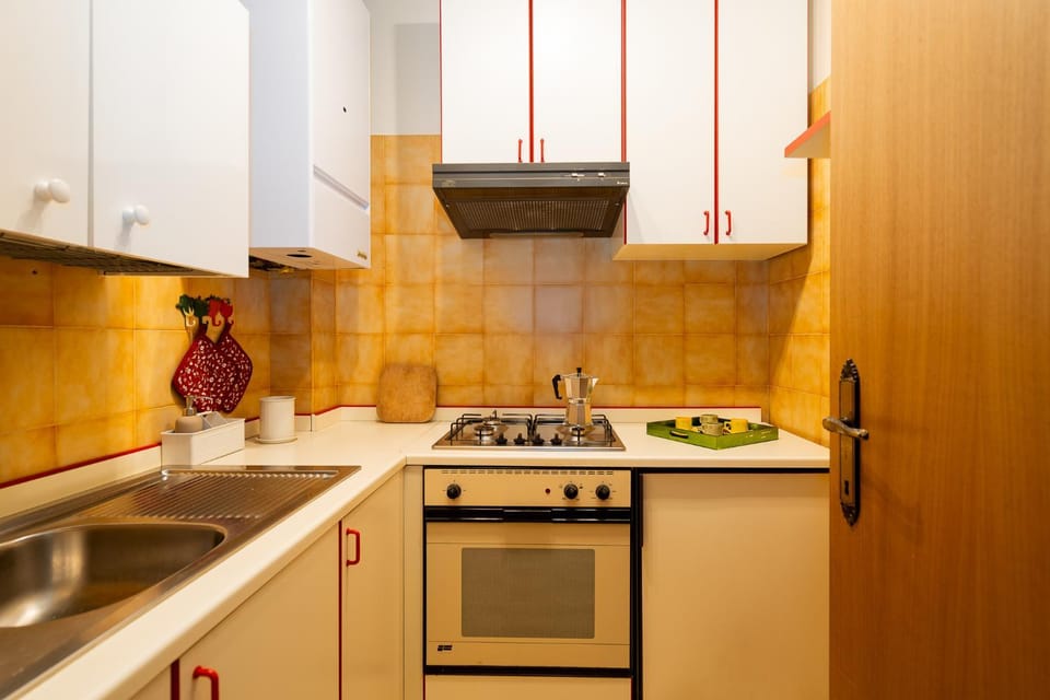 Kitchen or kitchenette, pet friendly, stove