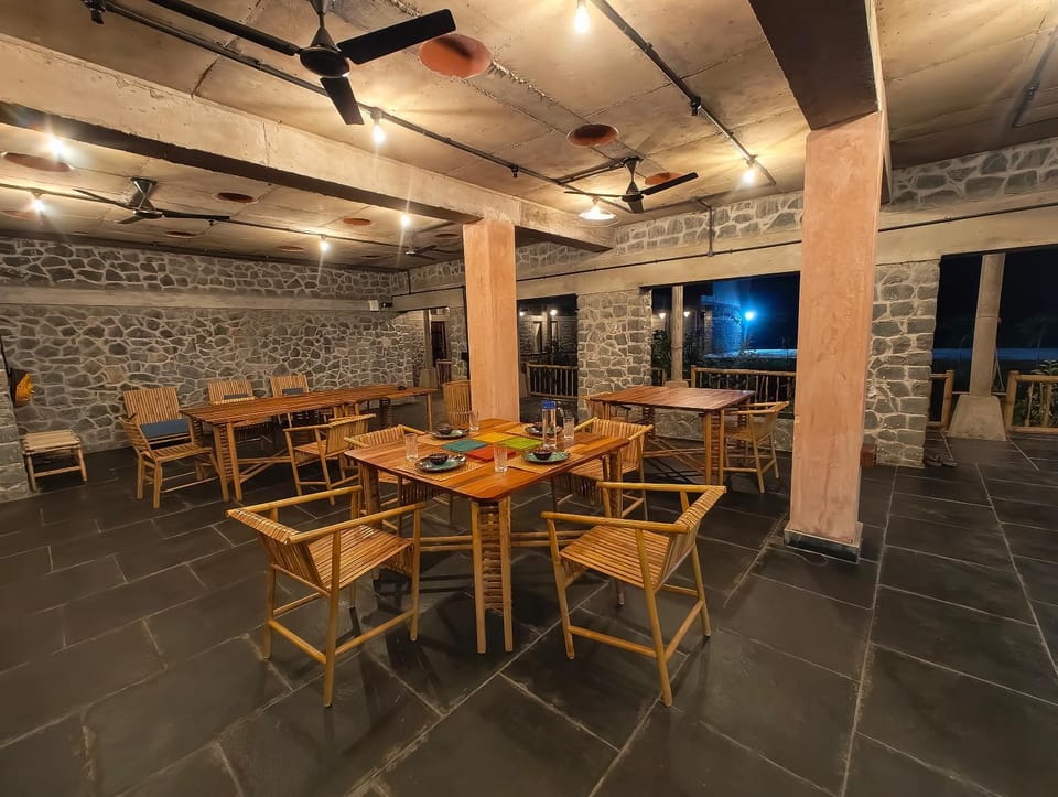 Restaurant/places to eat, Restaurant/places to eat, Seating area