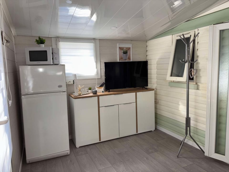 Mobil-home sud ardeche 6 personnes avec clim Campground/ 
RV Resort in Provence-Alpes-Côte d'Azur