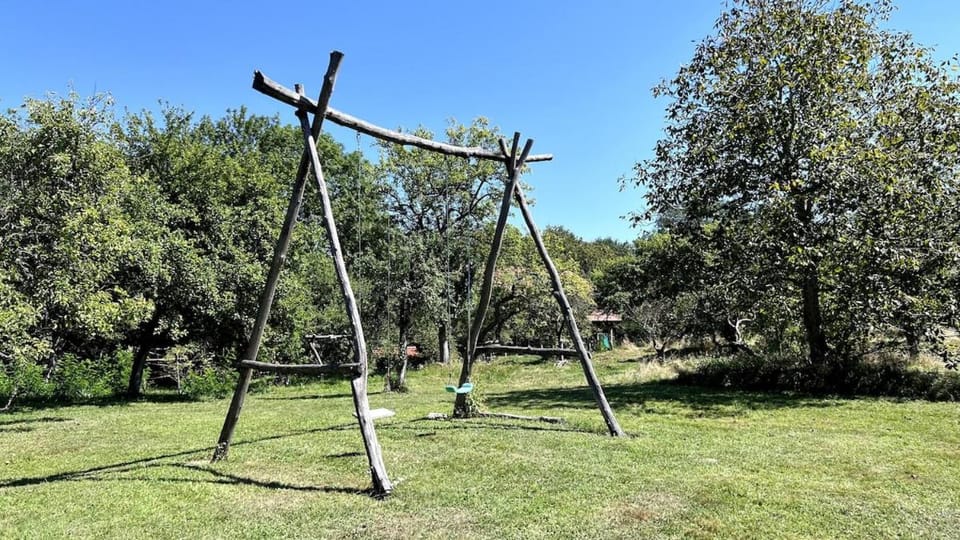 Vila ATX - Cabană Alpina din Lemn în Inima Naturii Relaxare în Natură Liniște, Râu, Foișor și Spațiu pentru Joacă Villa in Timiș County