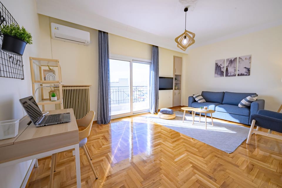 TV and multimedia, Living room, Seating area, air conditioner