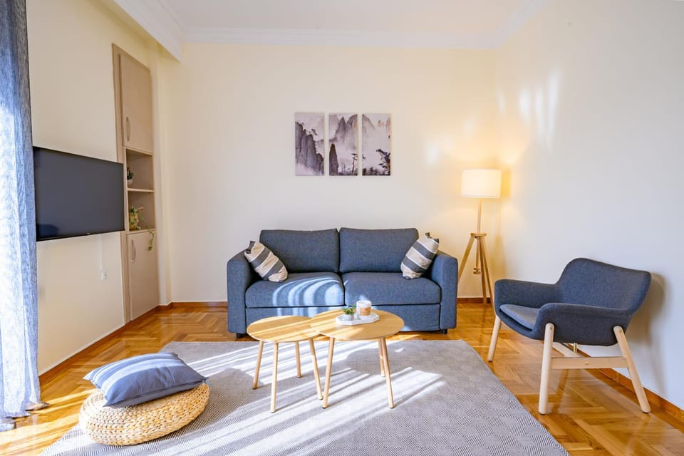 TV and multimedia, Living room, Seating area, Evening entertainment