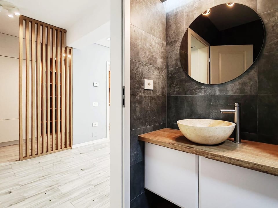 Bathroom, Lobby or reception