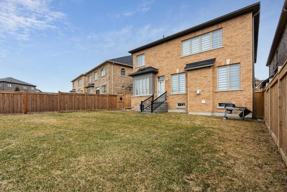 Baker Hill Executive Suite 2 Br Basement Apartment with Full Kitchen and Bath Apartment in Whitchurch-Stouffville