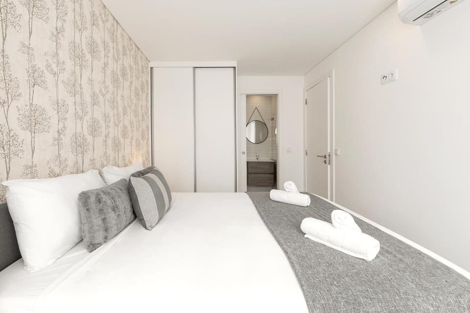 Bed, Photo of the whole room, Bedroom, towels, wardrobe, air conditioner