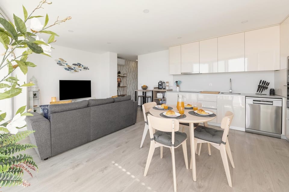 TV and multimedia, Coffee/tea facilities, Kitchen or kitchenette, Living room, Seating area, Dining area, dishwasher, oven, stove, toaster