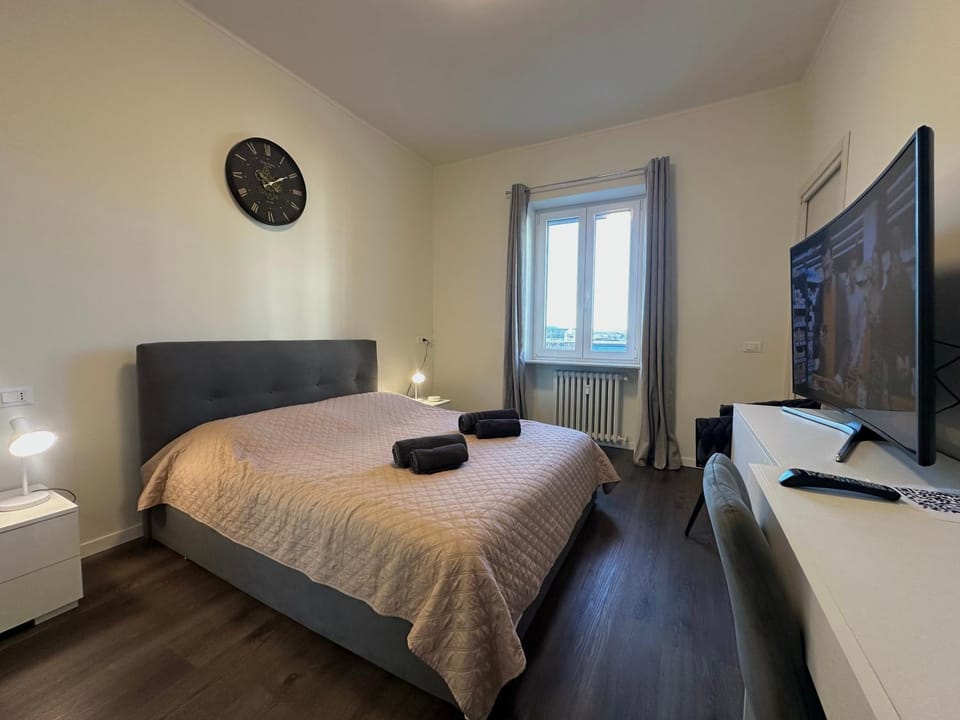 TV and multimedia, Decorative detail, Bedroom, towels