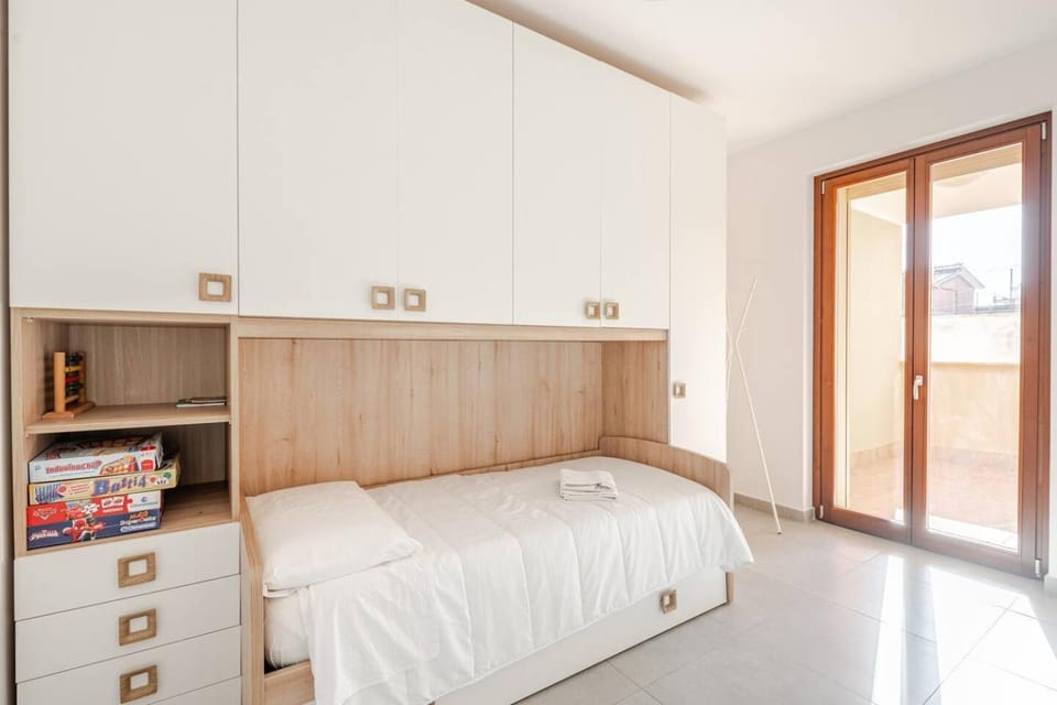 Bed, Photo of the whole room, Bedroom, locker, wardrobe, air conditioner