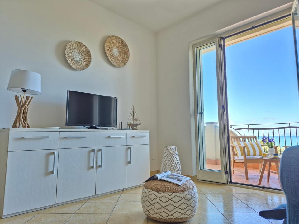 TV and multimedia, Living room, Sea view