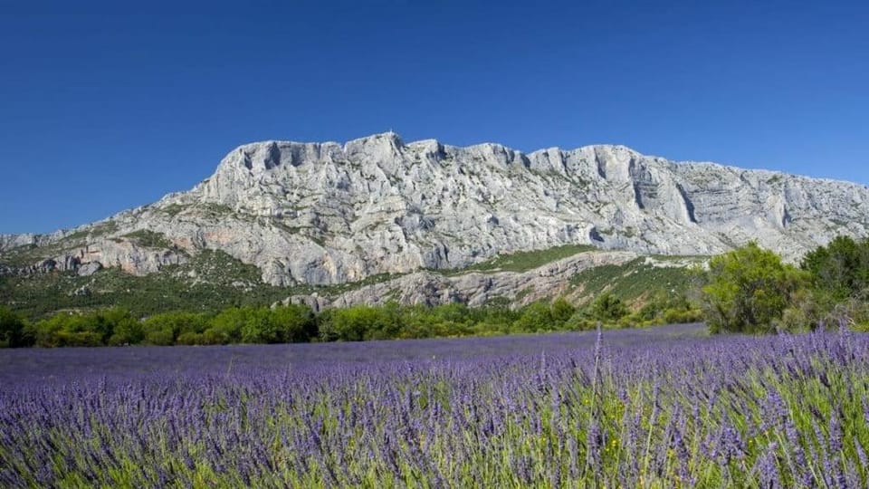 Nearby landmark, Natural landscape, Hiking