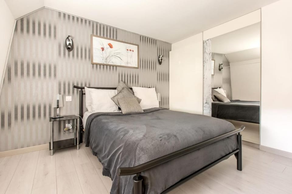 Bed, Photo of the whole room, Bedroom