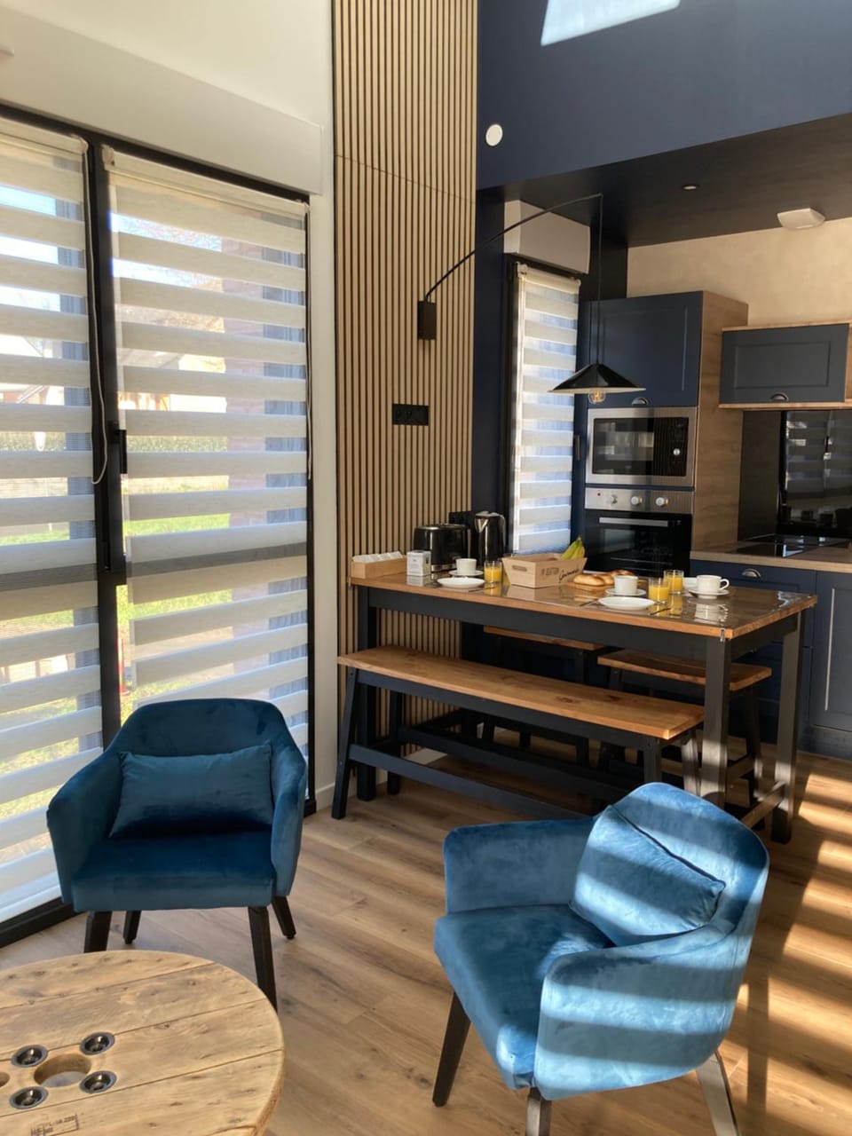 Kitchen or kitchenette, Dining area, stove