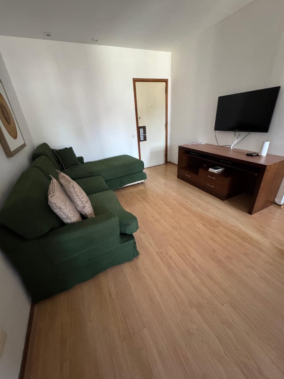Communal lounge/ TV room, Bed, TV and multimedia, Living room, Photo of the whole room, Seating area, Evening entertainment, Bedroom