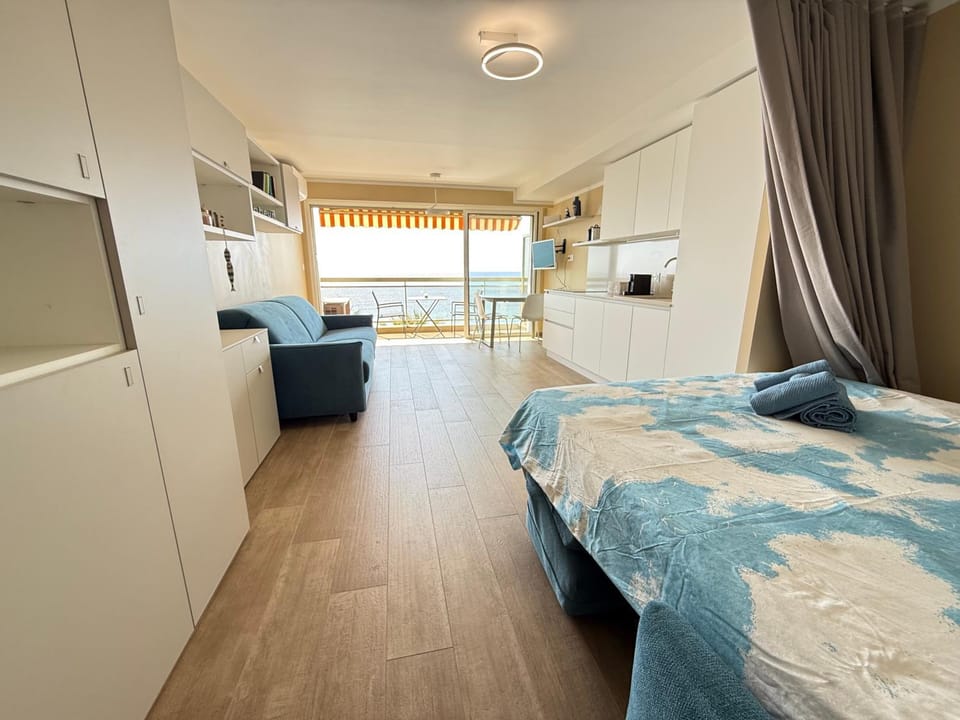 Kitchen or kitchenette, Photo of the whole room