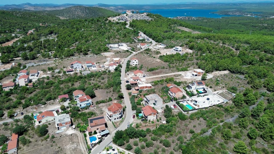 Neighbourhood, Bird's eye view