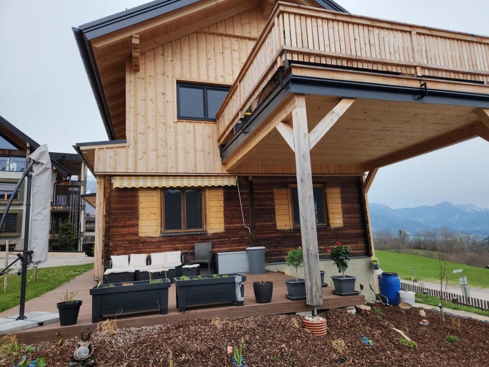 Property building, Garden, Balcony/Terrace