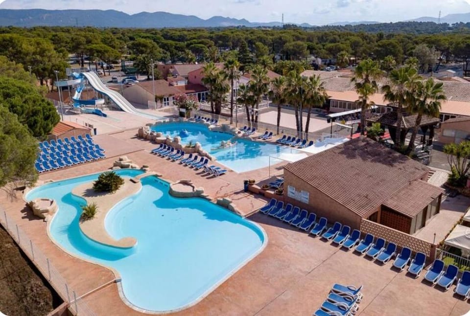 Camping Montana Parc 5 étoiles Campground/ 
RV Resort in Roquebrune-sur-Argens